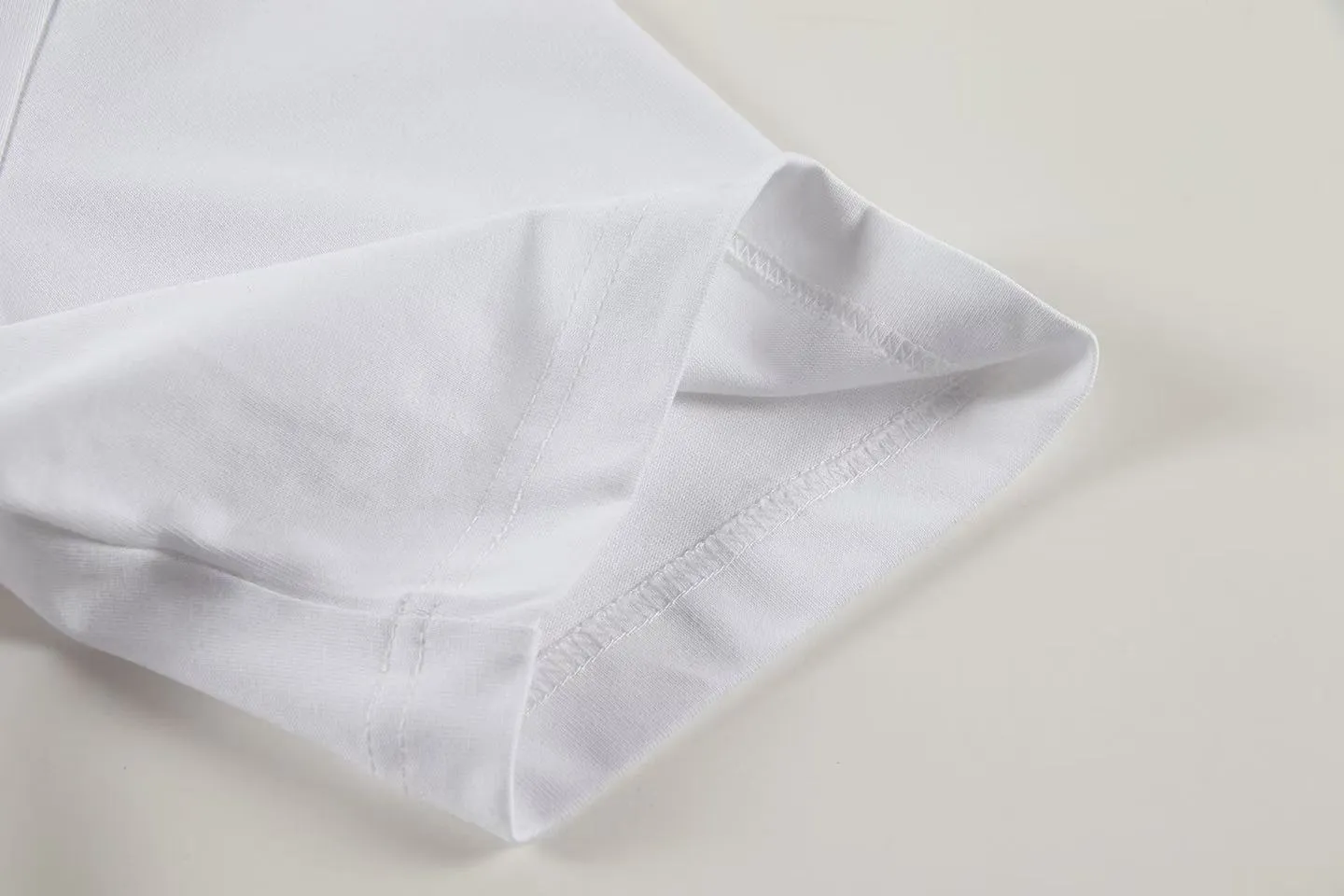 🅿️160 Style: 2025 new Croix Heart short-sleeved T-shirt Material: High version 300g double yarn combed cotton Size: S～XL Color: White Style number: Z024